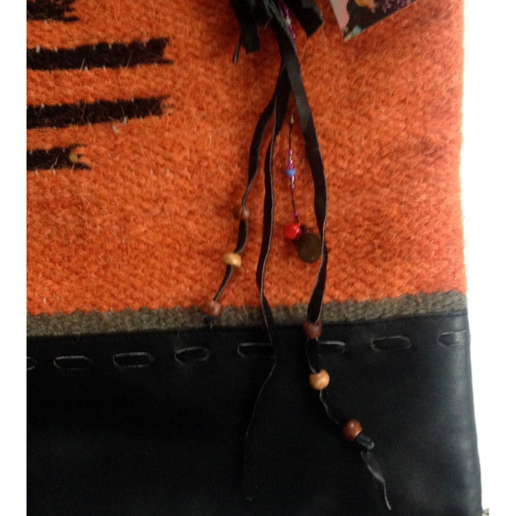 Raj kilim carpet & leather crossbody messenger bag - Picture 7 of 8